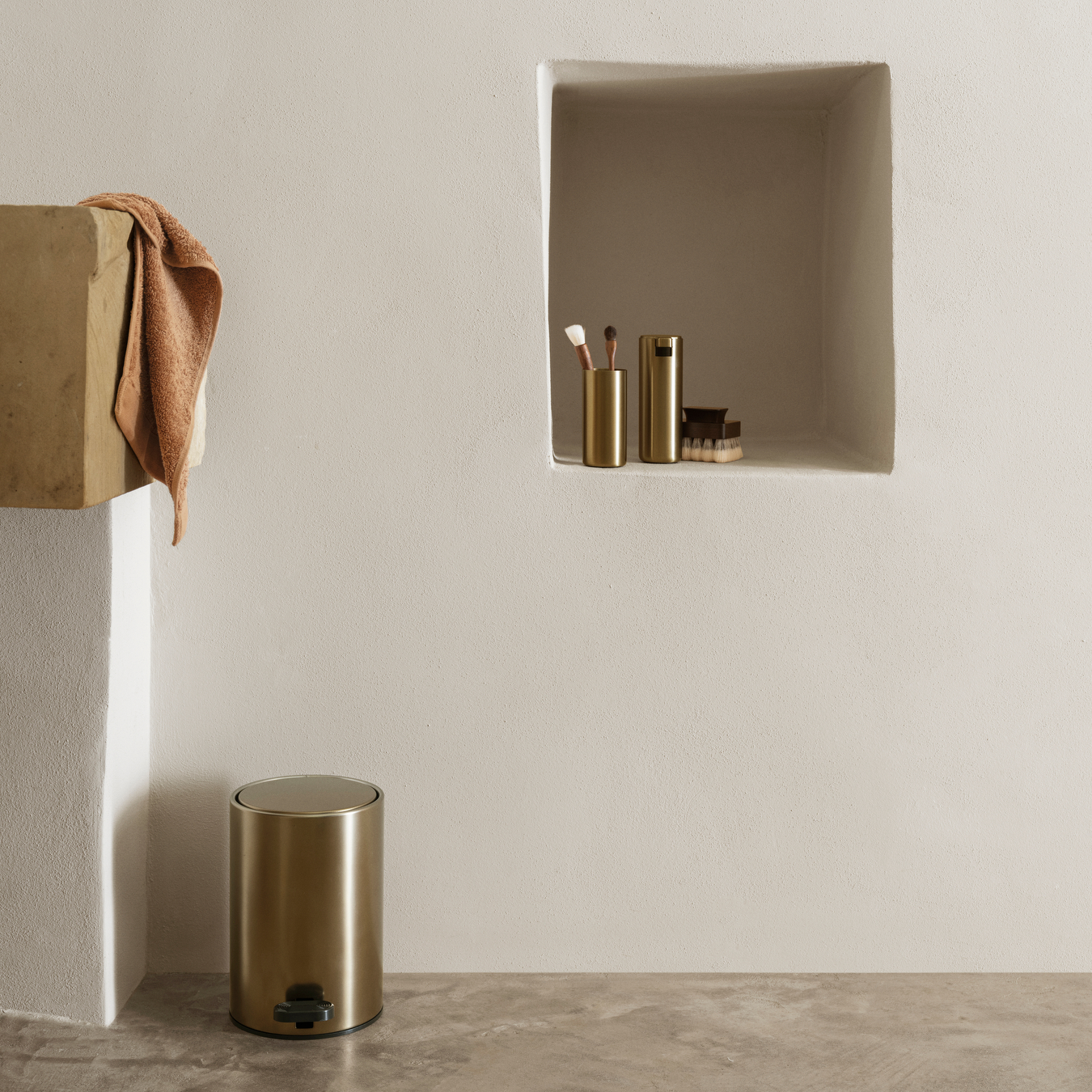 MODO Pedal Bin Lifestyle Image