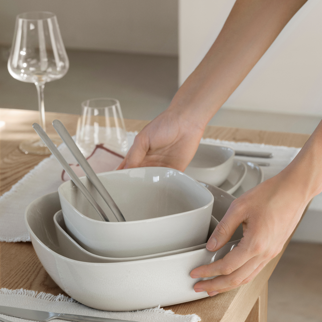 VAHLO Serving Bowl Lifestyle Image