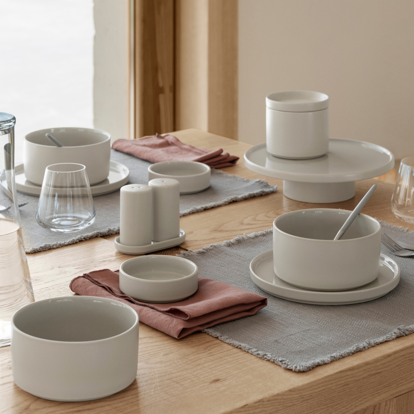 PILAR Canister Lifestyle Image b