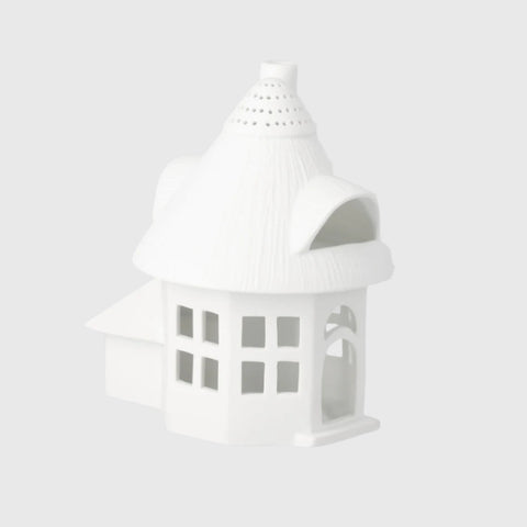R92653 Village House Tower with Thatched Roof