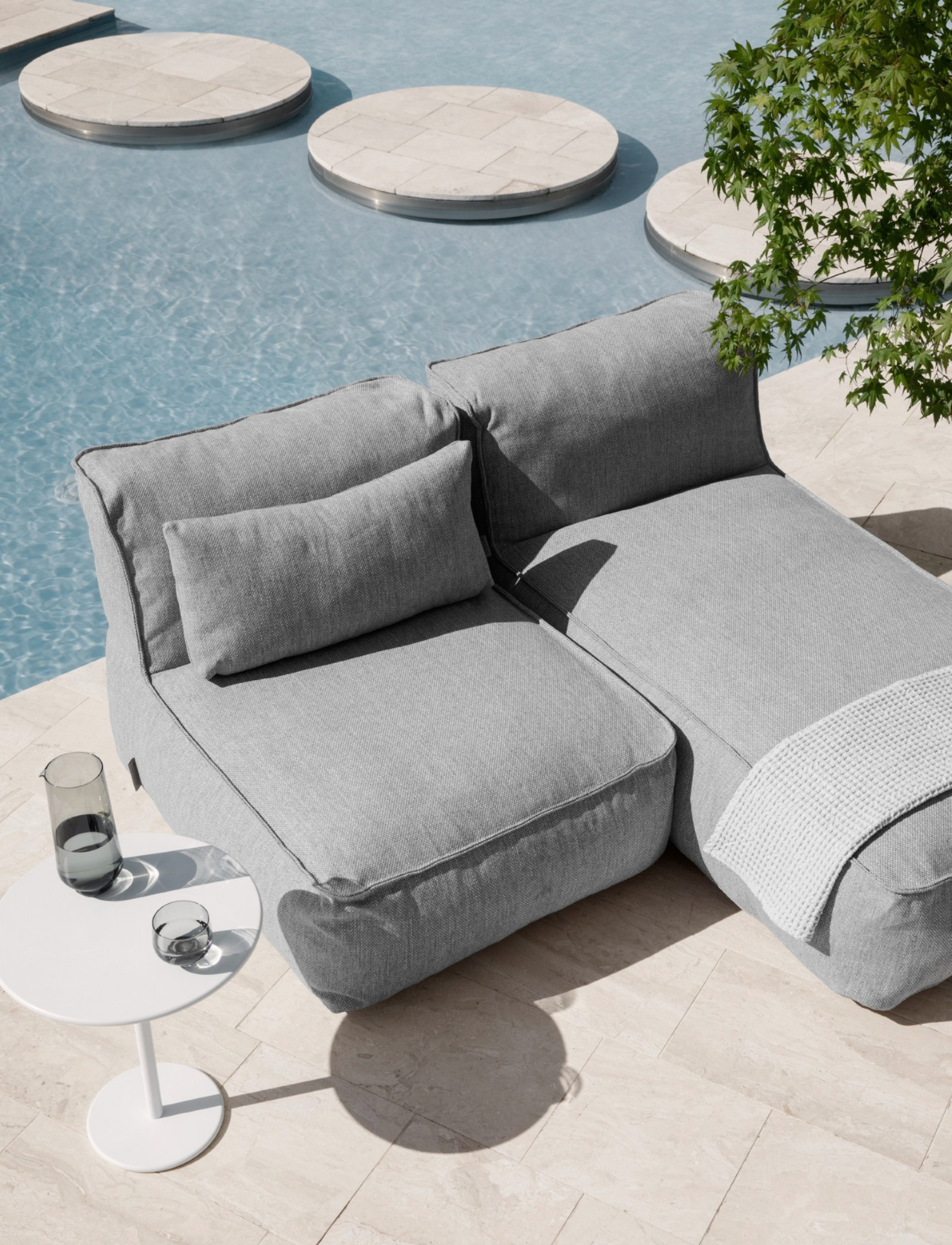 GROW Single Chaise Sectional Outdoor Patio Lounger